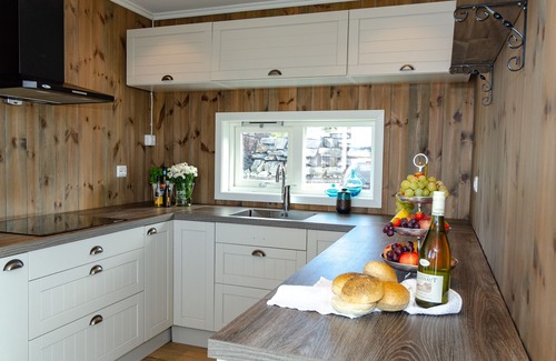 Steinsland Cottage | Luxury cottage with sea view, near Bergen
