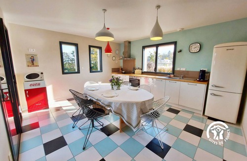 Menil Cottage | Luxury cottage with spa and private fishing pond