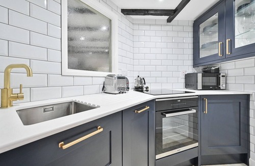 Polperro Cottage | Luxury Couple's Getaway With River Views and Parking in the Heart of Polperro