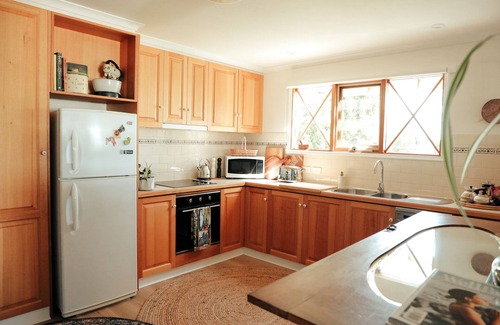 Highton Apartment | Luxury Couples' Retreat Beside the Beautiful Barwon River