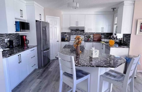 Arbour Lake Villa | Luxury cozy bedroom in large house Calgary-UC,LRT, SAIT