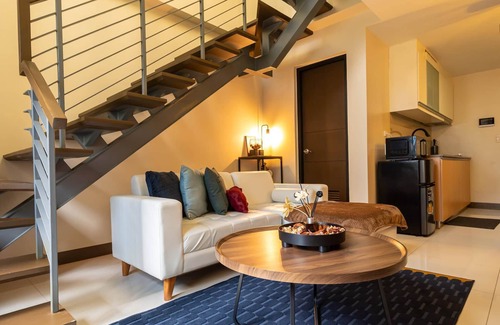 Salcedo Village Apartment | Luxury Cozy Stylish Loft in Makati
