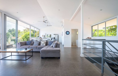 Punta Leona House | Luxury Modern House Ocean View Infinity Pool 5-min walk to #1 White Sand Beach