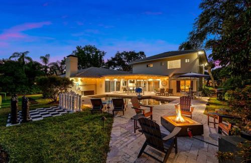 Anona Villa | Luxury Cristiano Manor 8BR w Pool - 20 Guests