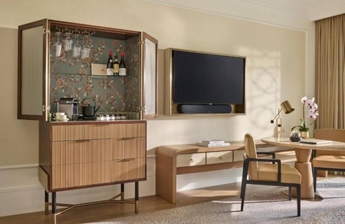 Al Ain Apartment | Luxury Deluxe Room Near Grand Hyatt Abu Dhabi