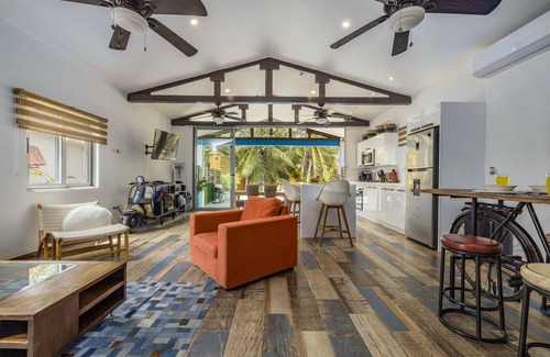 Pos Chiquito House | LUXURY DESIGNED WATERFRONT VILLA/POOL