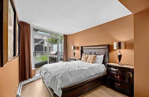 Crosstown Apartment | Luxury Designer Apartment - Prime Downtown Location