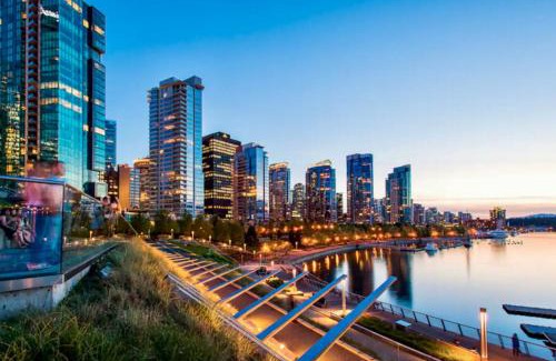 Crosstown Apartment | Luxury Designer Apartment - Prime Downtown Location