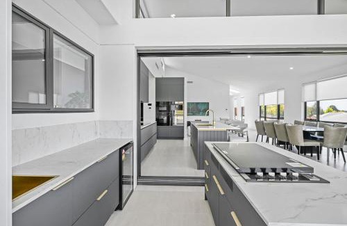 Calare House | Luxury Designer Retreat - Modern, Entertainer