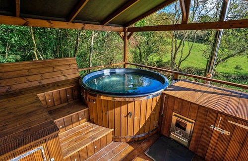 Chiddingstone Hoath Ski Chalet | Luxury Dome in Kent near Hever Castle
