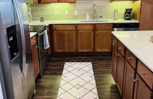 Central Business District Apartment | Luxury Downtown Apt 1 BD, With pullout sofa and Pool & Sky View