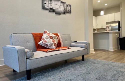 Deep Ellum Condo | Luxury Downtown Dallas Condo with pool & gym! 2Qbd