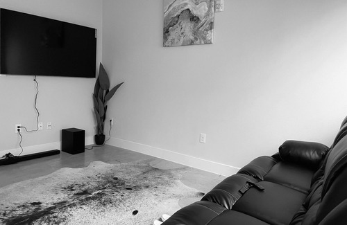 Arsenal Condo | Luxury Downtown experience River bound