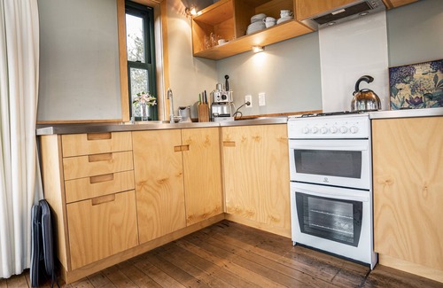 Dunedin House | Luxury Eco Self- contained accommodation on the Otago Peninsula
