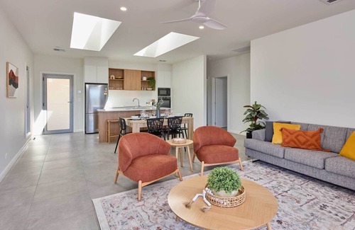 South Launceston House | Luxury Elevated Three Bedroom Villa