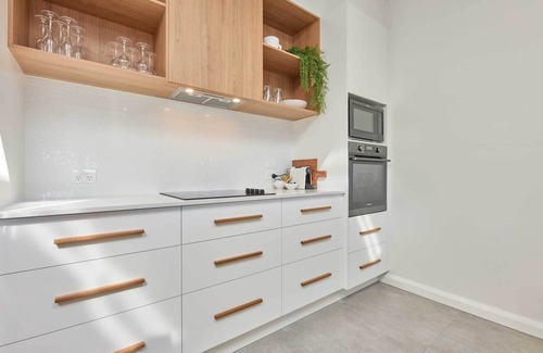 South Launceston House | Luxury Elevated Three Bedroom Villa