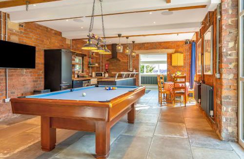 Leeds House | Luxury Escape with Cinema, Pool Table & Darts