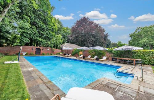 Fairfield House | Luxury Estate Heated Pool - Tennis - Gym - Sauna!