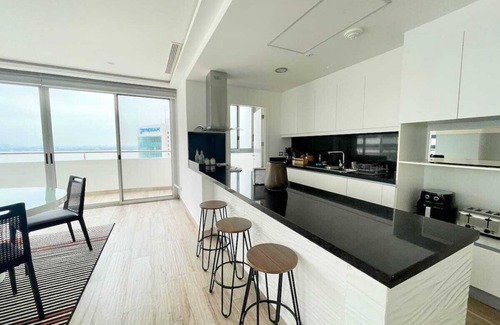 Kennedy Apartment | Luxury Exclusive Loft @ Santana Lofts