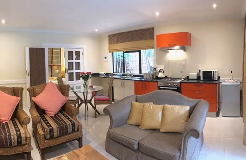 Bedfordview Apartment | Luxury Executive Apartment Overlooking Beautiful Pool & Garden