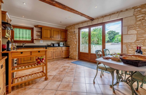 Razac-de-Saussignac Villa | Luxury family villa next to Vigiers golf, restaurants, wine tasting and cycling