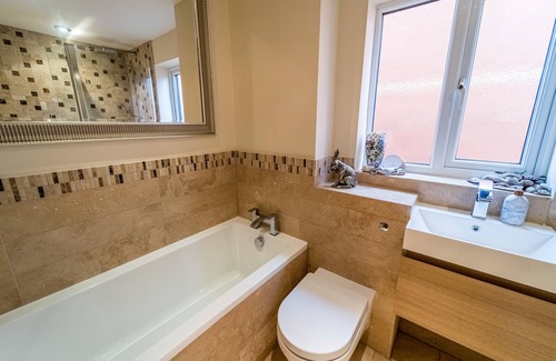 Brackley House | Luxury family home nr Silverstone/Oxford. Sleeps 6