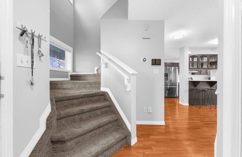 West Edmonton House | Luxury Family House Close to West Edmonton Mall with Hot Tub and AC
