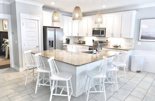 Villages of Crystal Beach House | Luxury Family Retreat in Gated Community - Walk to Beach & Huge Pool + 2 Masters