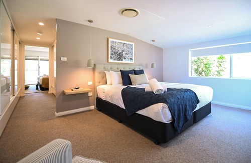 Little Forest Other | Luxury farm stay, near Mollymook sleeps 14. Pet friendly.