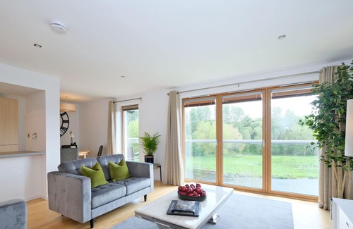 Dyce Apartment | Luxury flat in peaceful riverside near Aberdeen