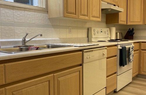 Foothills House | Luxury Foothills Suite - Amazing Views, Excellent Location, well appointed
