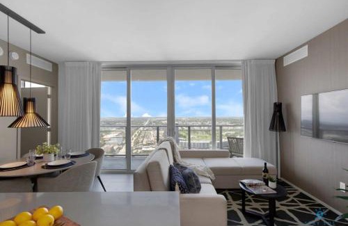 Hollywood South Central Beach Apartment | Luxury - Front Intercostal View - Free Valet Parking