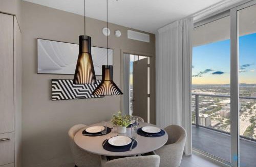 Hollywood South Central Beach Apartment | Luxury - Front Intercostal View - Free Valet Parking