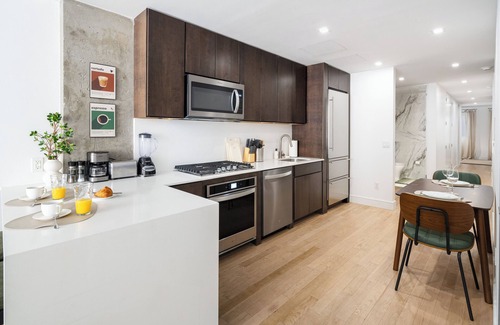 Chelsea Apartment | Luxury Full Floor Chelsea with Washer/Dryer 2bd