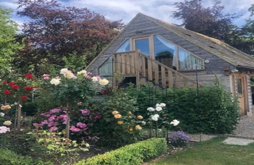 Bicester Apartment | Luxury Garden Annexe, self contained peaceful apartment with lovely views