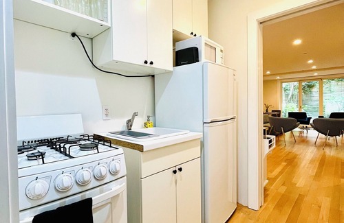 Park Slope Apartment | Luxury Garden bedroomnin Park Slope - A perfect vacation getaway