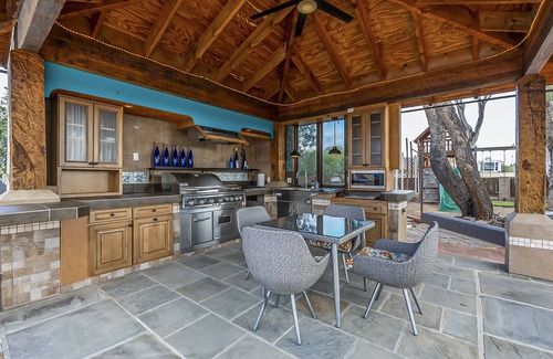 Cave Creek House | Luxury gem in Cave Creek with a great view of the surrounding mountains!