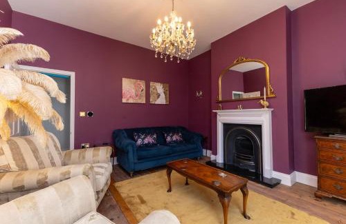 Bognor Regis Apartment | Luxury Georgian home & garden by the sea, 6 guests
