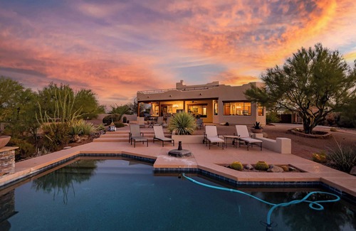 Pinnacle Peak House | Luxury Getaway - Infinity Pool, Mountain Views, Rooftop Deck
