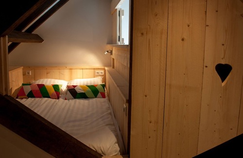 Municipality of Oudewater Apartment | Luxury Gouda Cheese Farmhouse for Family, 30 minutes from all major cities