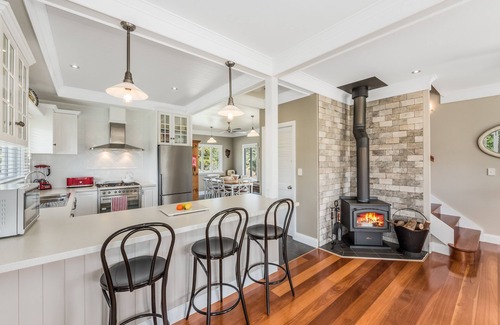 Moreton Bay Region House | Luxury Hamptons Style Country Retreat on 40 Picturesque Acres | Free Netflix