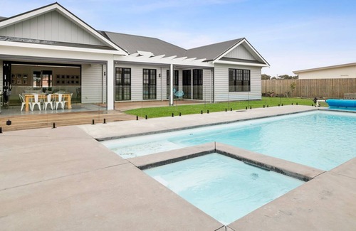 Bellbrae House | Luxury Hampton’s Estate with Swimming Pool