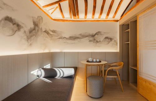 Gahoe-dong Apartment | Luxury Hanok Moonlight Hill