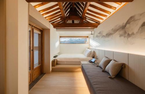 Gahoe-dong Apartment | Luxury Hanok Moonlight Hill