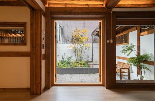 Seochon Villa | Luxury Hanok Whispering Garden