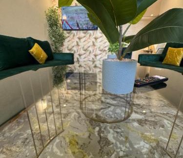 Quartier Industriel Apartment | Luxury haven with pool