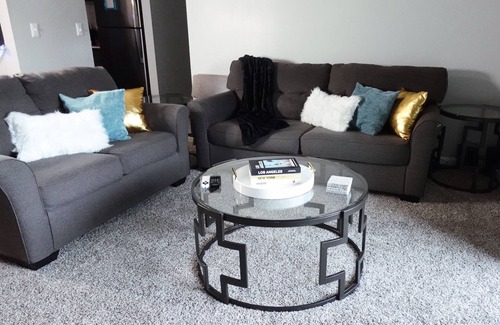 Oak Ridge Apartment | ⭑Luxury hideaway w/Private Balcony⭑ (NEW LISTING!)