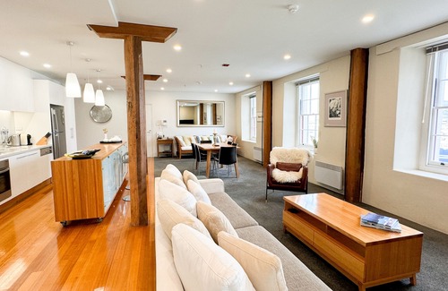 Sullivan's Cove Apartment | Luxury Hobart Waterfront Apartment