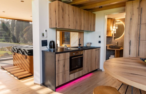 Sencur House | Luxury Holiday Home with Terrace Hot tub and Sauna