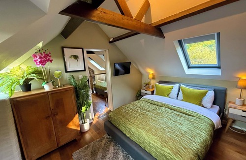 Newton Ferrers Cabin | Luxury Holiday Lodge with Private Hot Tub, Fishing & Giant Cinema & Games Room.
